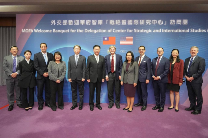 外交部長吳釗燮款宴歡迎戰略暨國際研究中心訪問團。