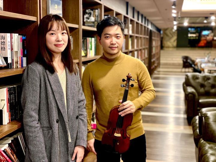 小提琴家魏靖儀（右）與鋼琴家謝維庭（左）的二重奏音樂會29日起將陸續在台北、高雄、台中登場，帶來作曲家布拉姆斯多首小提琴奏鳴曲。
