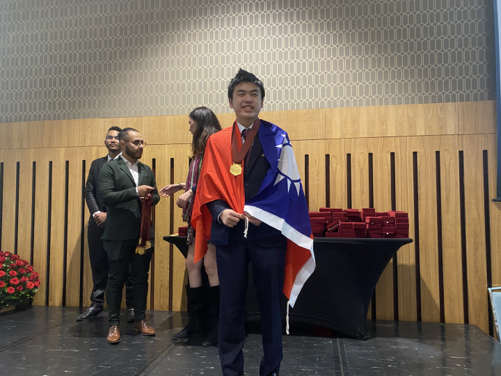 臺北市私立復興實驗中學(國中部)許庭誠同學榮獲金牌獎