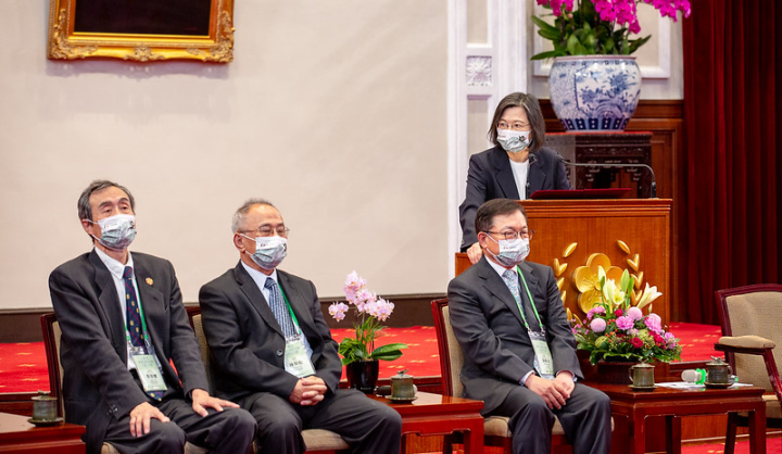 蔡英文總統5日上午接見「2022北美洲臺灣人醫師協會回國訪問團」