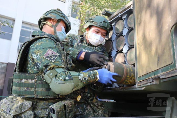 演練單位接獲命令後，完成人員乘車編組及各類補給品裝載。