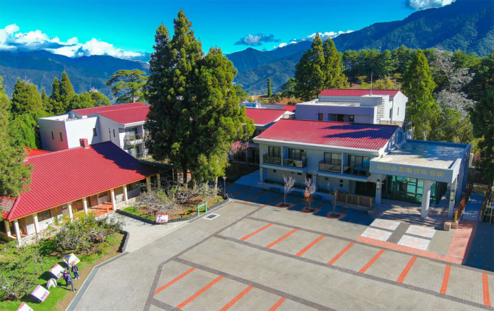 耗時2年多興建，福壽山農場國民賓館將於民國112年1月9日開幕，共有62間客房，緩解梨山地區一房難求現象。（福壽山農場提供）