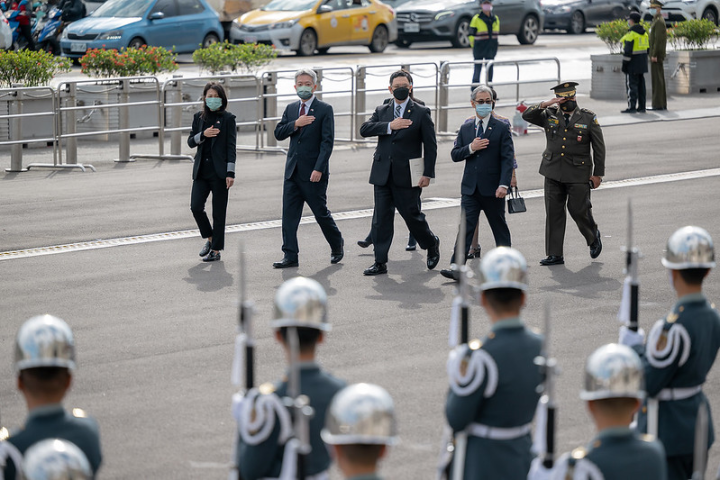 President Tsai receives the credentials from new Guatemala Ambassador Padilla.