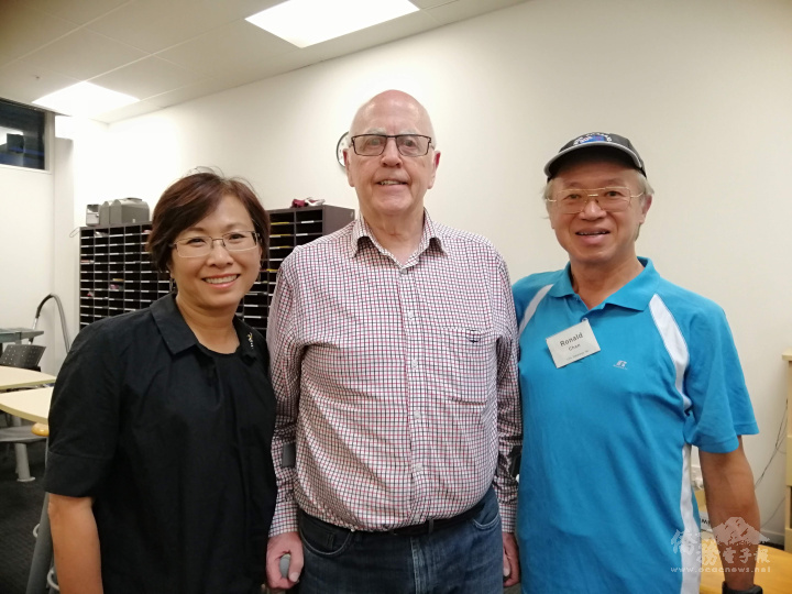 左起：梁鈴鈴、紐西蘭太平紳士協會皇家聯盟主席Garry Nicholl、［紐西蘭阿甘］陳肇榮博士
