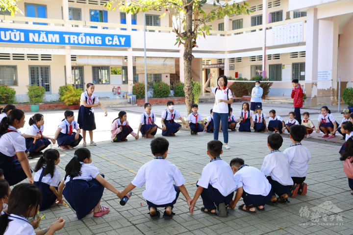 贊助林同省地靈區Hoa Bac民族村遊戲活動