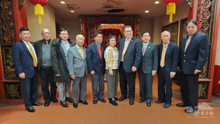 波士頓安良工商會新屆幹部就職，全美安良工商會總理陳仕維(右四)主禮，陳偉民(左一)，伍偉業 (右一)出任領導，伍輝民 (右二)卸任會長一職，留任幫辦。出席嘉賓包括右三伍煥華，右五起，余麗媖，陳建立，伍健生，波士頓文教中心主任潘昭榮，陳偉達