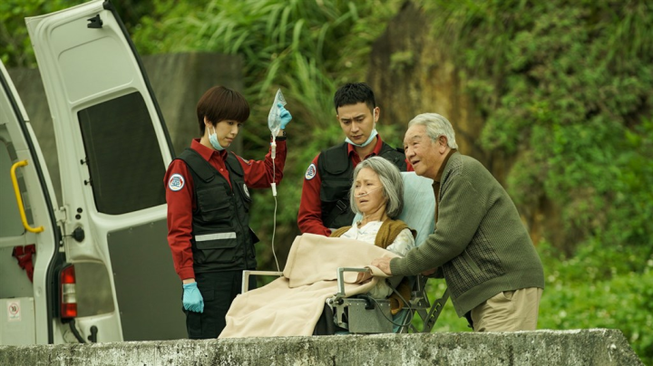 The late Ting Chiang (right) and his wife Li Hsuan (in wheel chair), replicating their real life dynamic on screen as husband and wife together in Taiwan's award-winning television drama "Tears on Fire" in 2021. Photo courtesy of Taiwan Public Television Service.