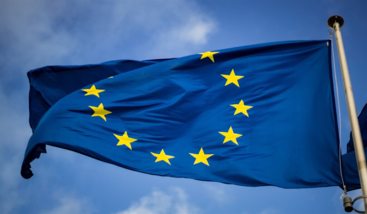 荷蘭科技產業組織17日呼籲歐盟闡明是否限制向中國出口電腦晶片技術。圖為歐盟旗幟。（圖取自Pixabay圖庫）