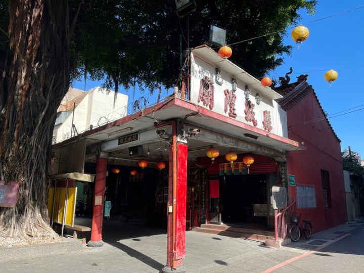 全台首邑縣城隍廟是台灣清領時期所設對應台灣縣的官祀城隍廟，座落於台南市北區成功路238巷中，富鄉野傳奇色彩。