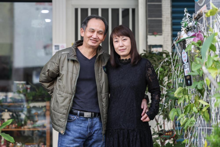 杜清祥與太太鶼鰈情深，一起投入美術教學工作。