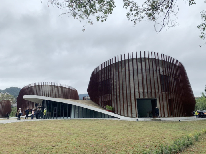 「中央氣象局新北園區」17日完工啟用，園內新北氣象站是北部唯一高空氣象觀測站，可提升和延長天氣預報準確度；氣象儀器檢校中心風洞設備提升也是這次亮點。