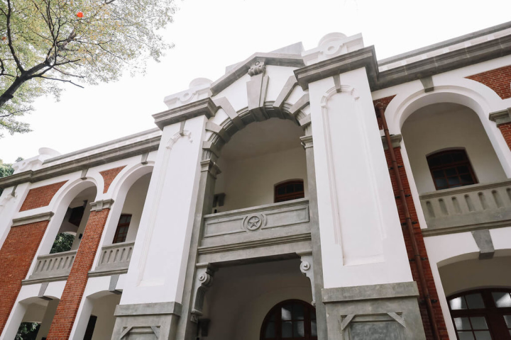 位於成功大學光復校區的原日軍台灣步兵第二聯隊營舍聯大隊本部，被命名為「禮賢樓」，屬國定古蹟，經過逾2年修復工程，11日舉行慶成典禮。（成功大學提供）