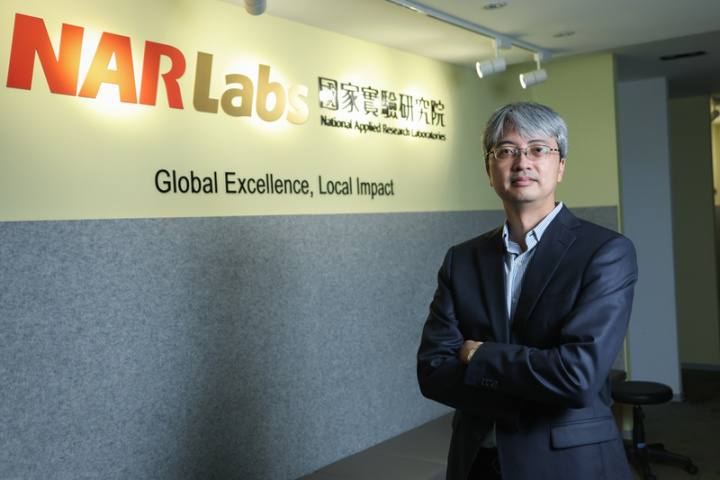 國家實驗研究院台灣半導體研究中心主任侯拓宏接受中央社專訪表示，半導體業在未來10年、20年仍會成長，但是台灣天然資源、人才有限，當產業要擴張，到外地發展是必經過程。