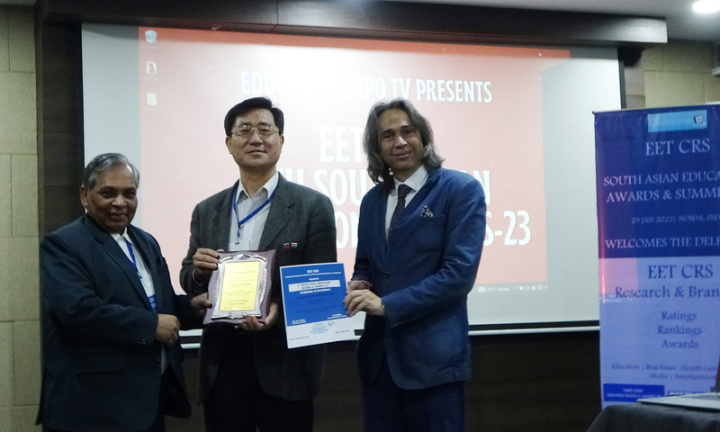 宜蘭大學特聘教授、現任中華民國駐印度代表處科技組長王金燦（中）29日傍晚獲頒印度第8屆南亞教育獎的「傑出研究獎」獎項。
