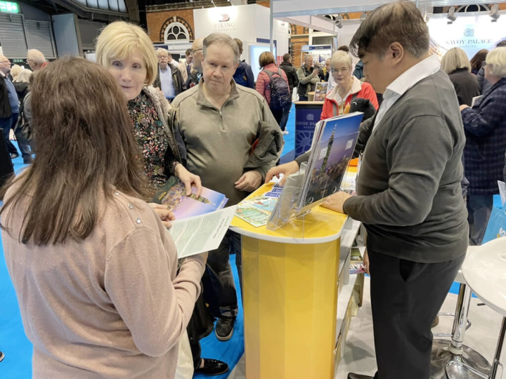 觀光局駐倫敦辦事處在英國曼徹斯特市參加旅遊展，透過多元主題向一般民眾推廣台灣觀光。辦事處主任邱于庭告訴中央社，目前詢問度最高的包括環島和自行車行程。（觀光局駐倫敦辦事處提供）