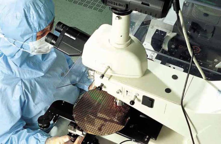 圖為台積電8吋晶圓廠房工作情形。（圖取自台積電網頁pr.tsmc.com）