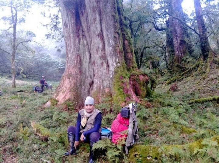 Members of the Taitung-based branch of the Rukai people -- the Taromak, or eastern Rukai tribe – travel to Siiaoguei Lake as part of a 2018 survey into the tribe’s traditional lands. Photo courtesy of Lravorase Lra-madaralrae (李張力).
