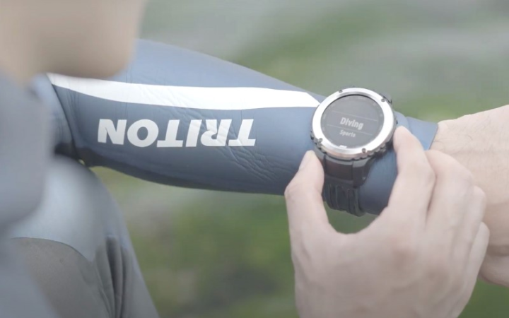 CREST潛水錶讓使用者能於水下精準記錄數據。