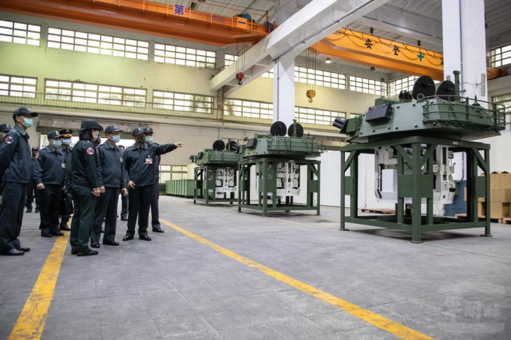 王副部長視導砲架所。