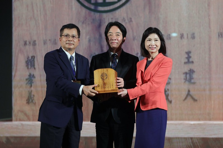 賴清德副總統今（11）日晚間出席「中華民國全國創新創業總會第25、26屆總會長交接暨會務幹部授證典禮」