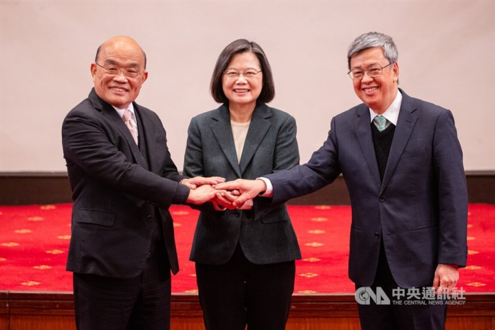 Outgoing Premier Su Tseng-chang, President Tsai Ing-wen, and former Vice President Chen Chien-jen (from left to right) at Friday's press conference. CNA photo Jan. 27, 2023