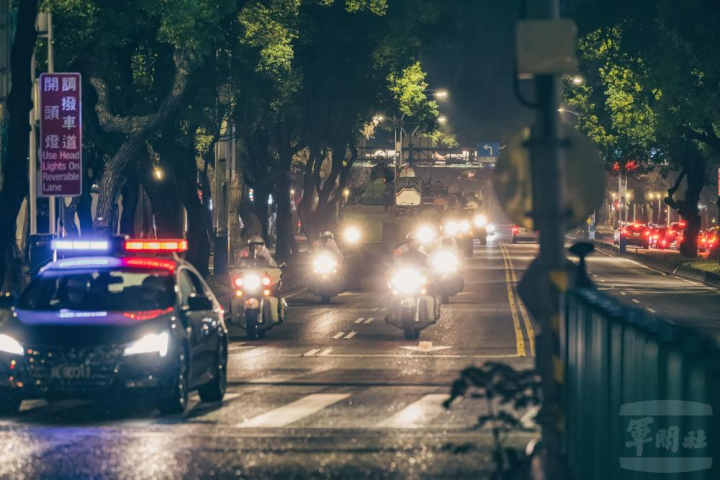 憲兵裝步第239營日前執行作戰計畫演練暨甲車戰術機動。