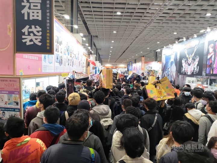 The Taipei International Comics and Animation Festival is packed with showgoers on Friday. CNA photo Jan. 27, 2023