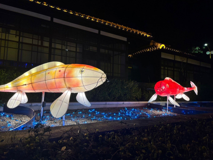 2023年雲林縣虎尾燈會以「銀河星雲遊」為主題，呈現在浩瀚宇宙中有著無數星球，將透過建築物結合藝術特點及豐富多彩的歷史文化，邀請大家跟著花燈探索虎尾之美。（虎尾鎮公所提供）