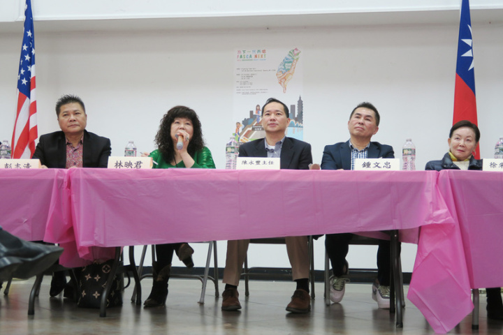 亞裔未來基金會共同發起人林映君（左2）、鍾文忠（右2）及彭志清（左）5日出席紐約華僑文教服務中心記者會，說明創會理念及慈善演唱會籌備事宜。