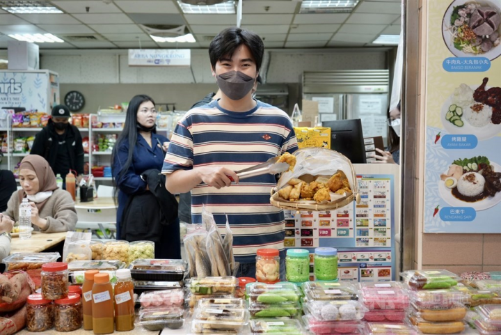 Willyanto, 24, manager of Is Life store at Taipei Main Station's underground mall. CNA photo Jan. 23, 2023