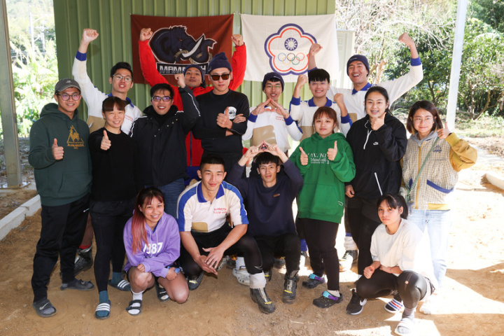 由11個大男孩發想創辦的猛瑪象室外拔河俱樂部，短短8個月會員數從11人衝破60人，當初創辦宗旨是帶領台灣男子拔河隊走上世界顛峰，如今俱樂部當中也有女子選手。