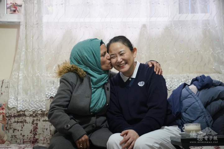 婦人感謝來自臺灣的愛心與溫暖