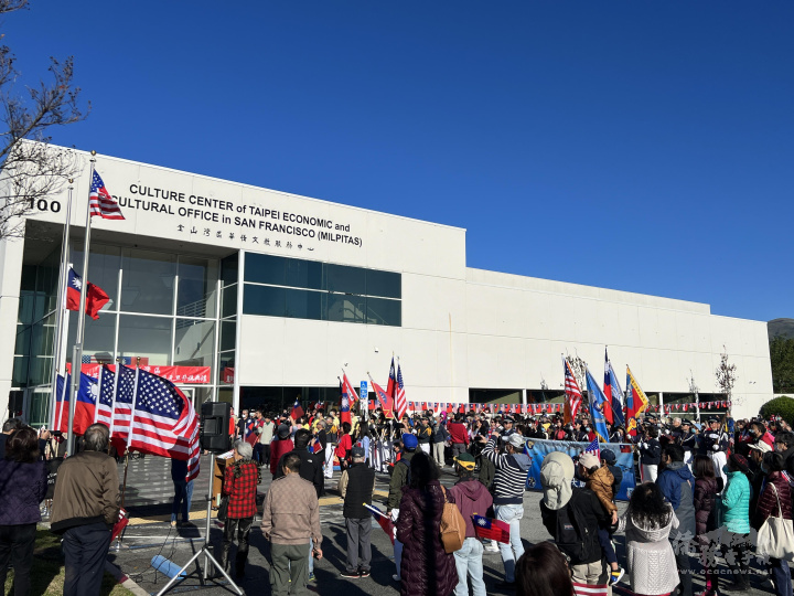 金山灣區112年元旦升旗當Milpitas、Fremont 、Cupertino市長等主流政要出席表達支持