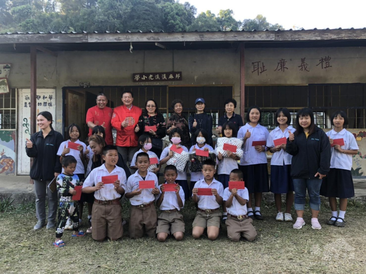 班馬漢漢光小學發紅包