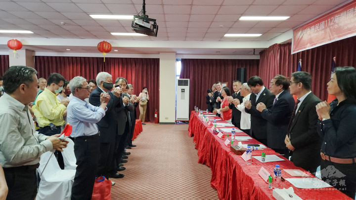 全體賓客齊聚一堂互祝新年快樂