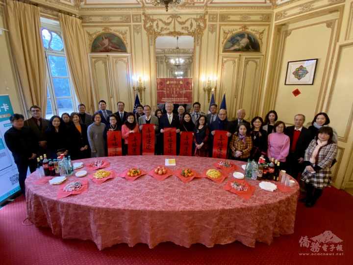 駐法國代表處僑務組於1月23日舉辦「2023年法國地區僑務榮譽職人員暨僑青新年團拜餐會」