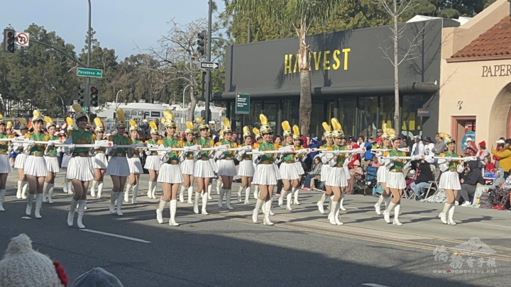 北一女中樂儀旗隊三度受邀參加美國玫瑰花車遊行