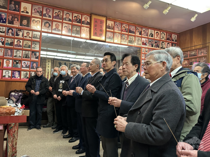 貴賓與陳潁川總堂幹部祭祖