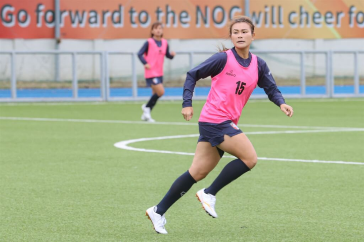 台灣女足19日將在世界盃「10搶3」洲際附加賽首戰巴拉圭，隊長王湘惠（前）期待能連過2關晉級，不要再留下遺憾。