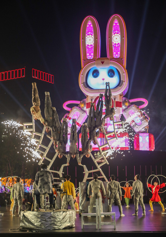 2023台灣燈會19日晚間舉行閉幕式，國父紀念館展區主舞台有國內外團體接力登台表演，以精彩演出為閉幕晚會留下完美句點。