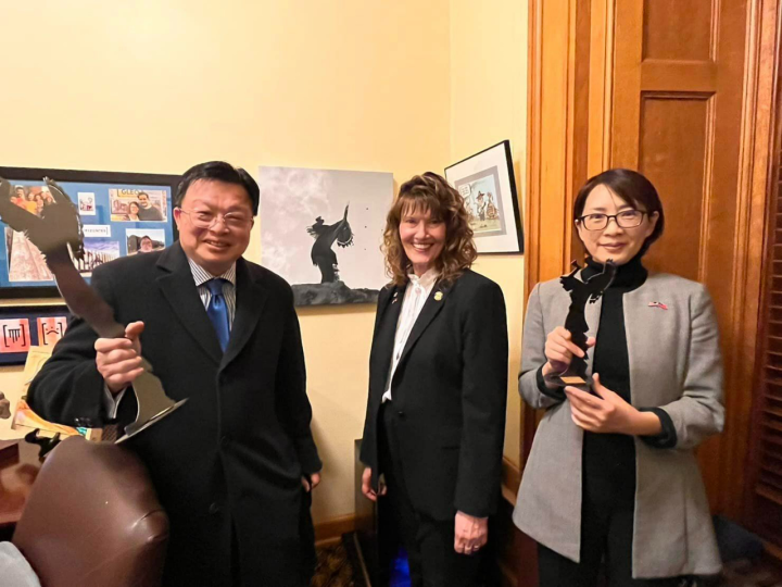 黃世昌受邀至堪薩斯州參議院接受肯定台灣頌詞