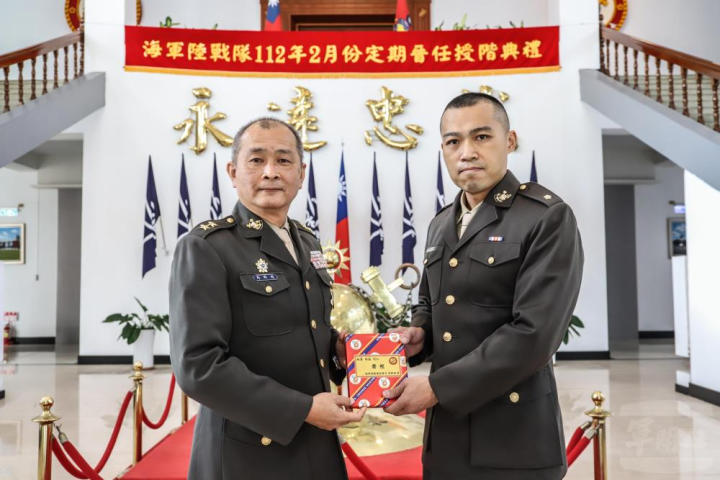 海軍陸戰隊指揮官馬中將31日主持「112年2月份晉任授階典禮」。（陸指部提供）
