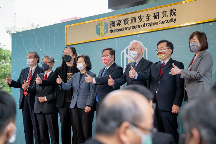 總統與出席貴賓合影