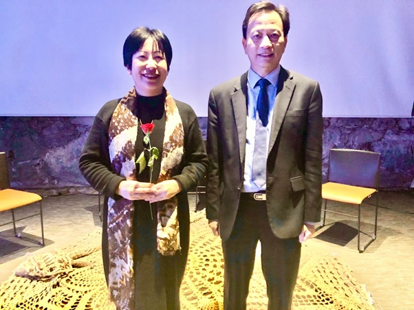 谷大使與潘宣羽導演合影