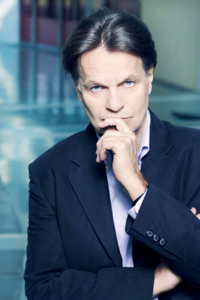 法國鋼琴家米歇爾．貝洛夫（Michel Beroff）將再度訪台舉行音樂會，帶來拿手的德布西與舒曼樂作。（風華藝術團提供）