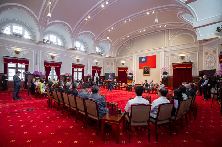 總統接見「110年度績優捐血人代表」