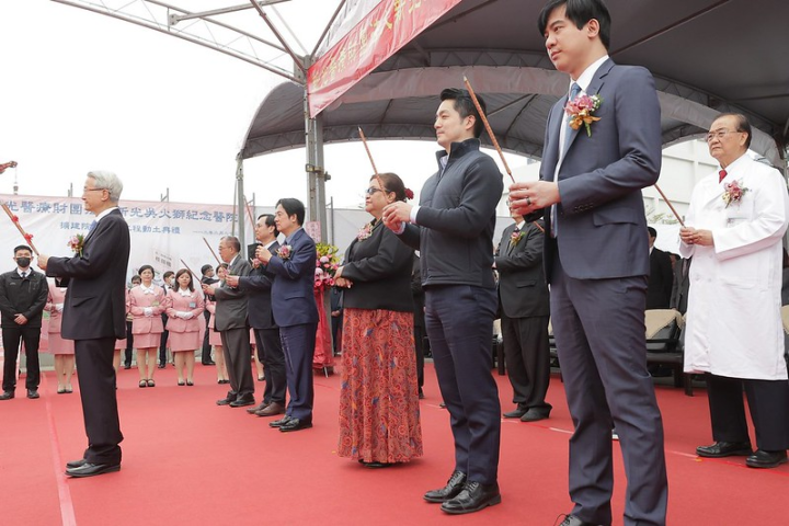 副總統與現場貴賓一同進行祭典及動土儀式