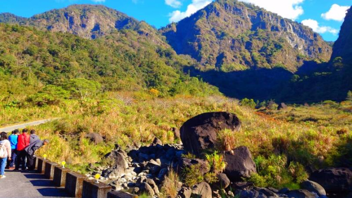嘉義縣豐山村是阿里山鄉唯一的漢人部落，位於嘉義、雲林、南投三縣的交界處，是登山路線「溪阿縱走」必經之地，這裡溪谷滿布大石頭，舊時名稱叫「石鼓盤」。