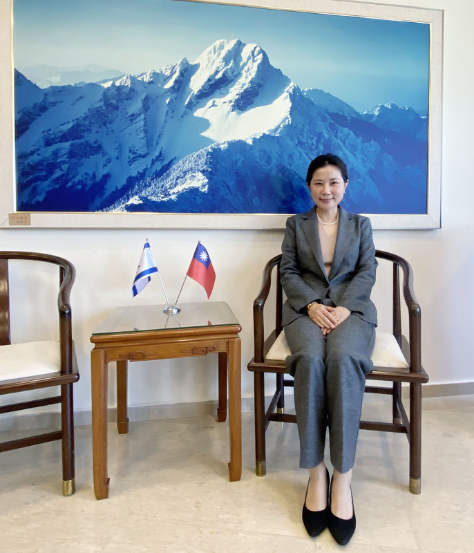 台灣駐以色列代表李雅萍在特拉維夫辦事處大廳。