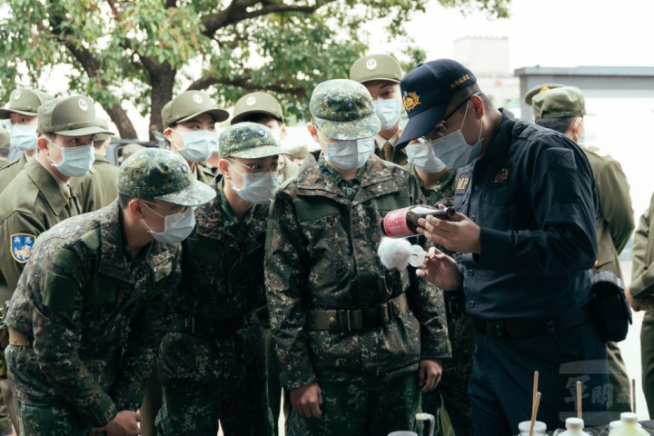 憲兵指揮部刑事鑑識中心於校慶活動中設置展覽攤位